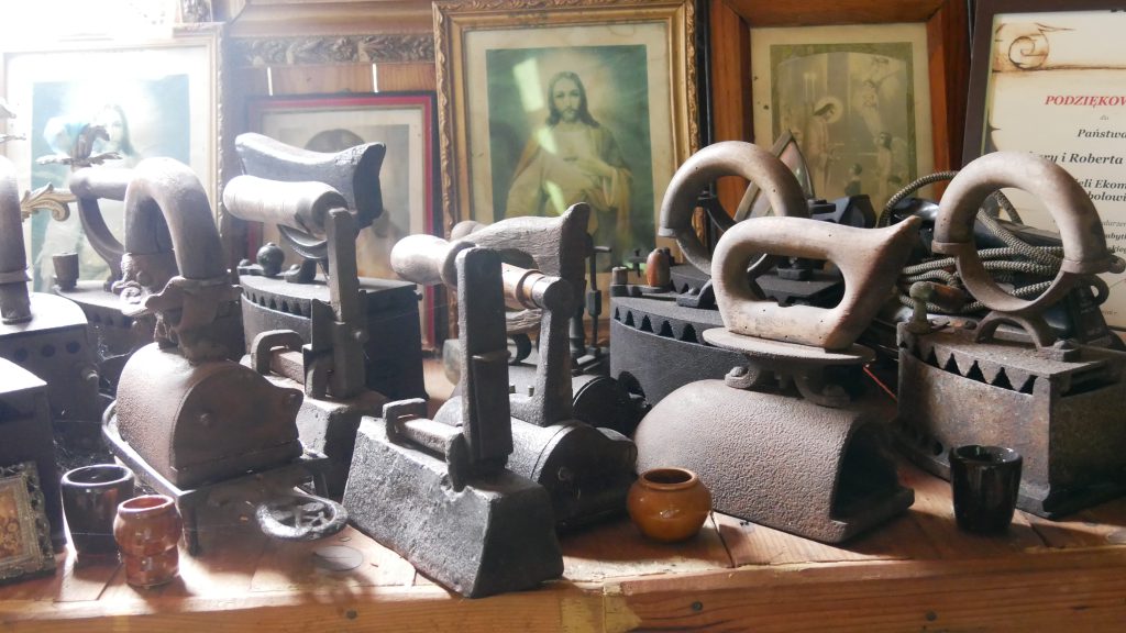 Co to jest? Bez tego żelazko i człowiek jest do niczego? - kolekcja żelazek z ETNOmuzeum w Sobolowie